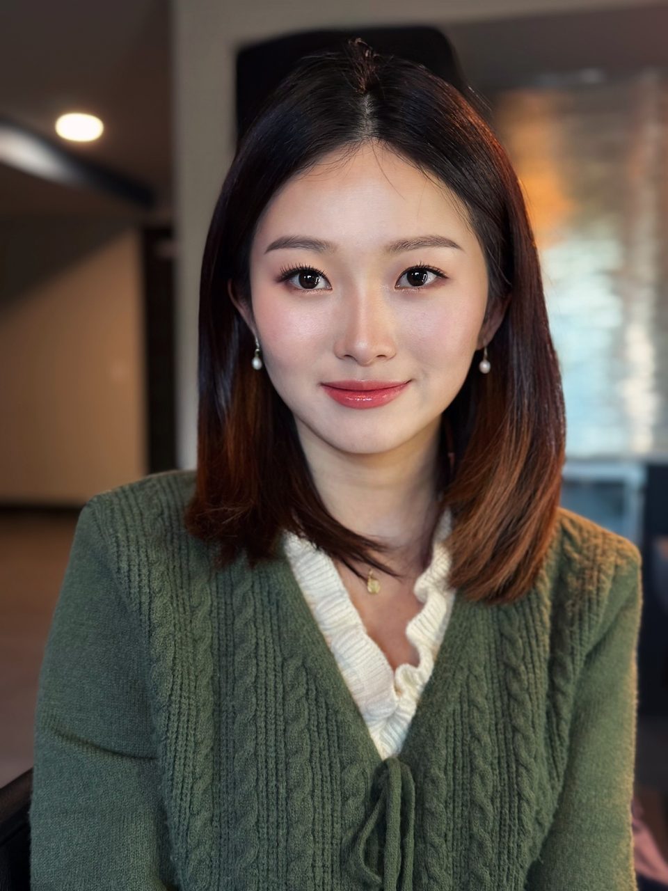 Soft natural makeup with a rosy lip