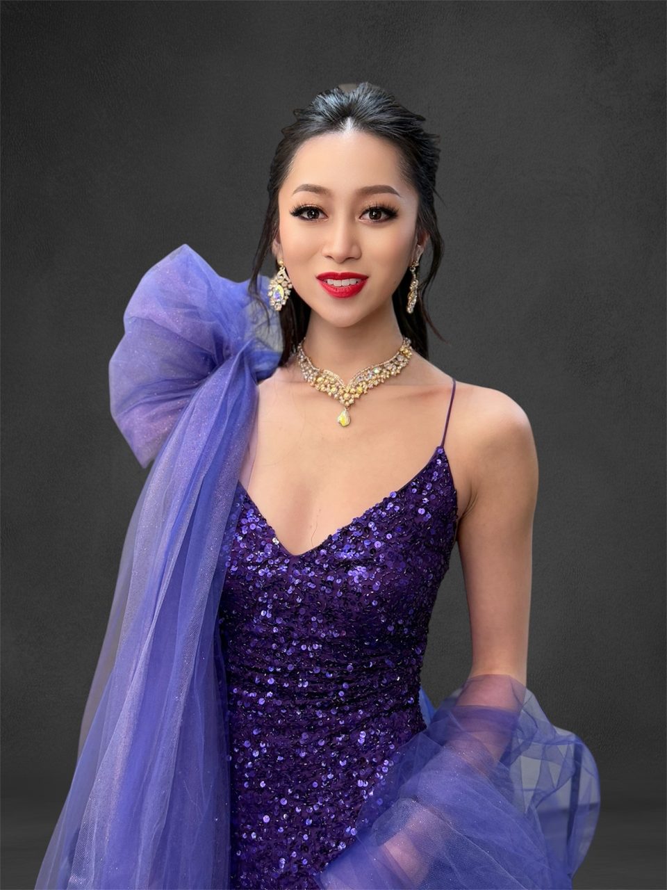 Gala makeup with a red lip and statement jewelry