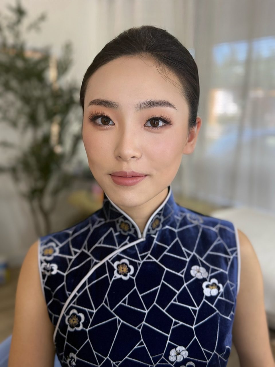 Close-up of sleek, elegant event makeup with a qipao